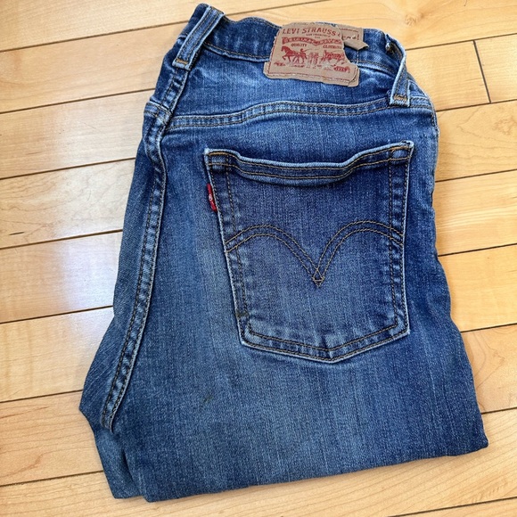 Levi’s Wedgie - Picture 1 of 4